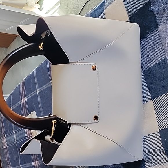 Claudia Canova White Satchel with Gold Details - Picture 7 of 12